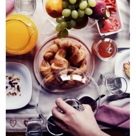 Patera z kloszem i drewnianą podstawką