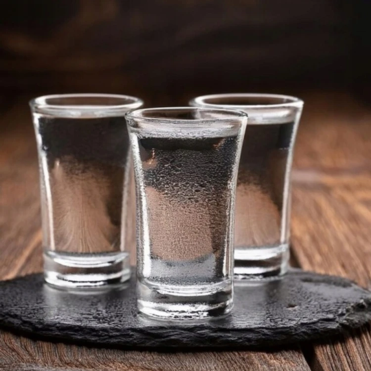 KOMPLET-6-KIELISZKOW-DO-WODKI-SHOT-GLASMARK-40-ML-Linia-SHOT.jpg